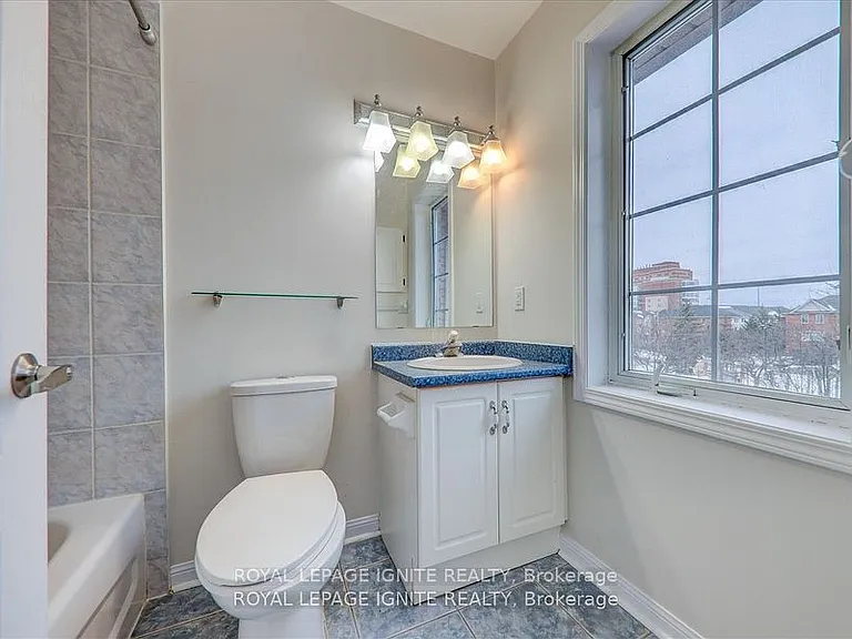 80 Acorn Pl #8 — Photo 21