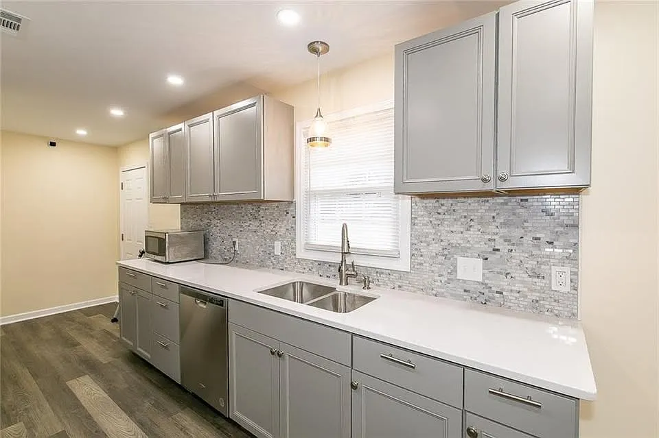 3 bed, 1450 sqft, $2,199 — Photo 4
