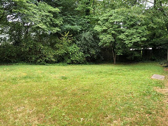 2nd image of 1900 Woodrow Dr