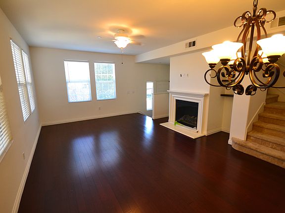 2nd image of 2728 Cabrillo Ave