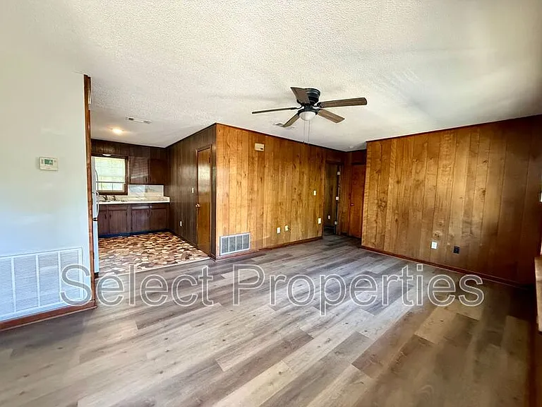 819 W Matthews Ave #4 — Photo 2