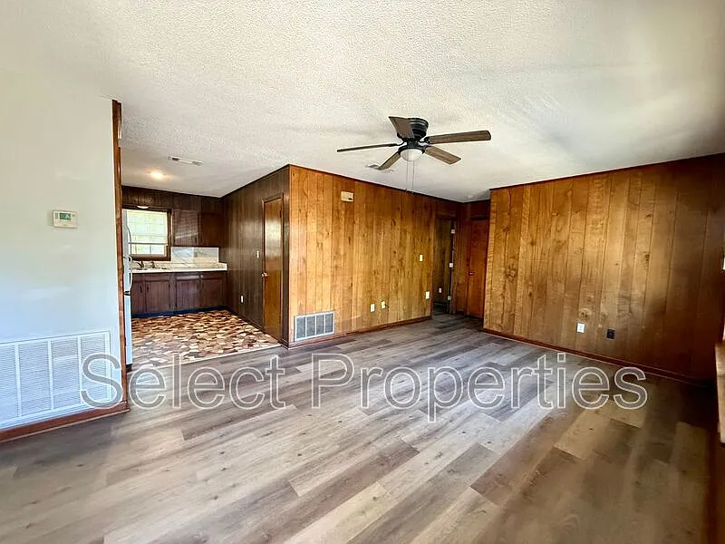 Building Photo - 819 W Matthews Ave #4
