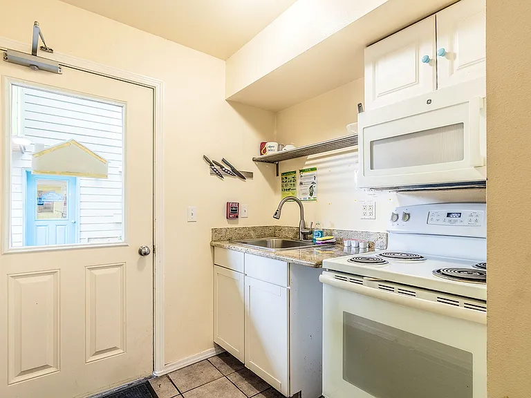 Videre - Courtyard Studios on Cap Hill! — Photo 7