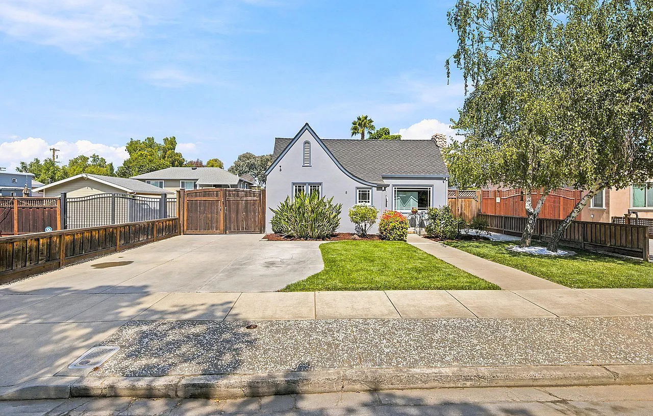 4 bed, 1979 sqft, $5,615 — Photo 1