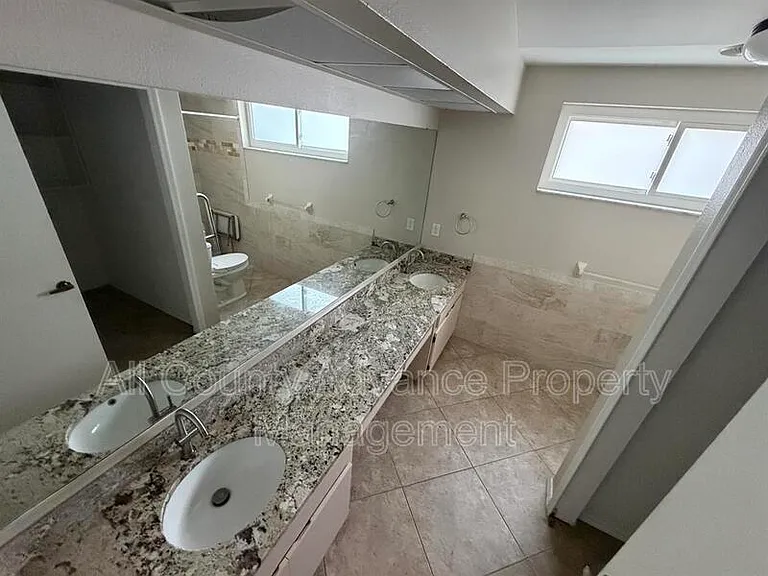 3232 Oakwood Pl — Photo 8