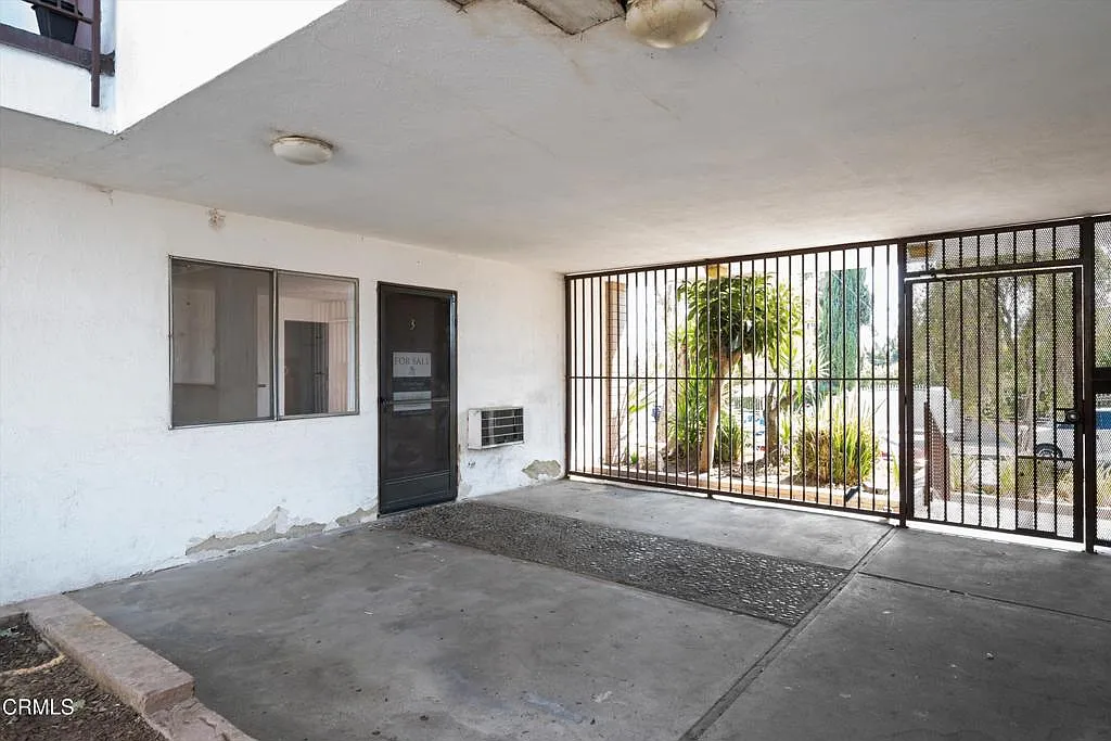 Building Photo - 13040 Dronfield Ave #3