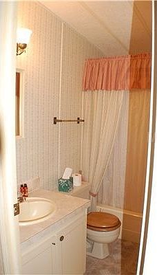 5th image of 4243 Flora St