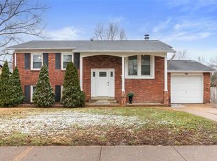 701 Wild Walnut Ln, Ballwin, MO 63021