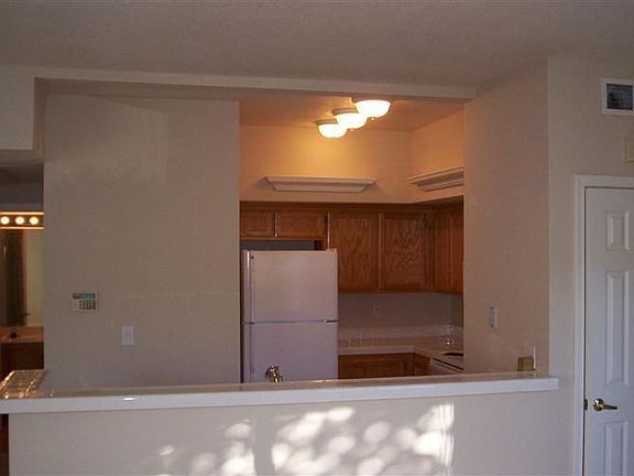 4th image of 409 Beachcomber Dr E