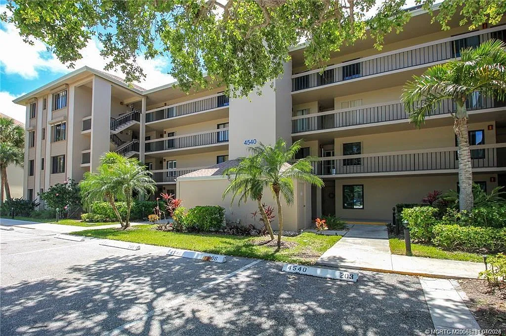 2 bed, 2.0 bath, 1032 sqft, $2,500 — Photo 3