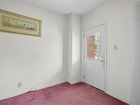 4th image of 202 Colfax St