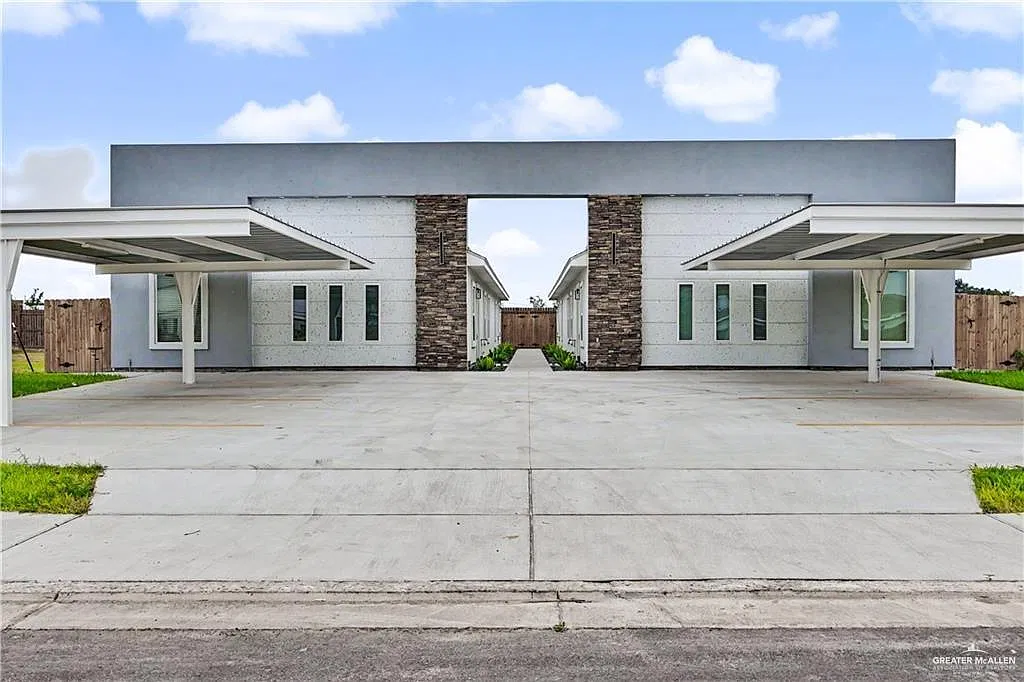 5800 Ozark Ave — Photo 1