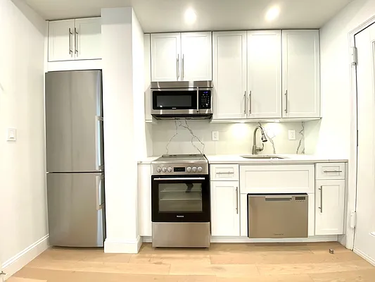 Rented by The Dermot Realty Management Company | media 13