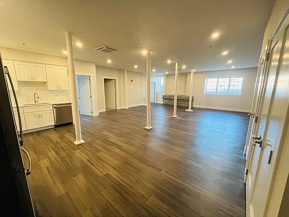 5th image of 461 Main St #114