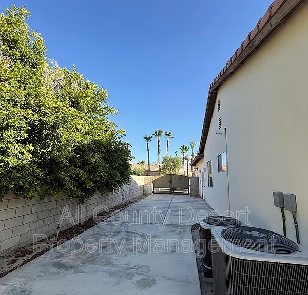 74594 Moss Rose Dr — Photo 25