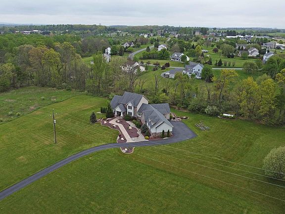 3rd image of 225 Sonny Dr