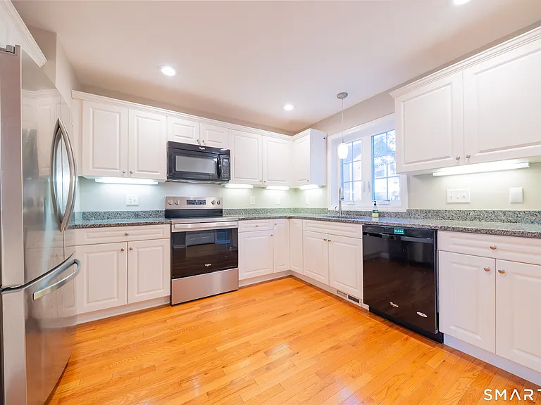 9 Englewood Ave #C — Photo 12
