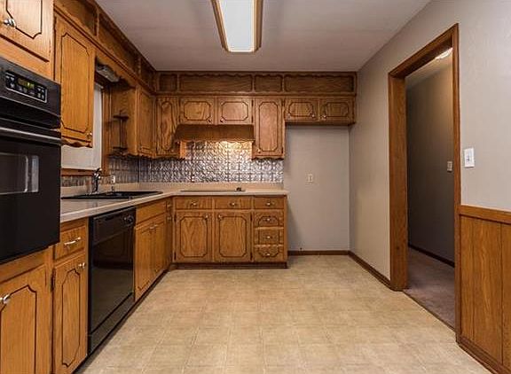 3rd image of 8813 Evanston Ave