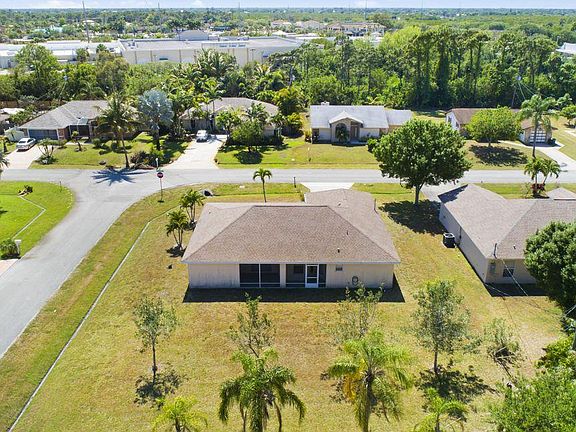 4th image of 2297 SE Seafury Ln