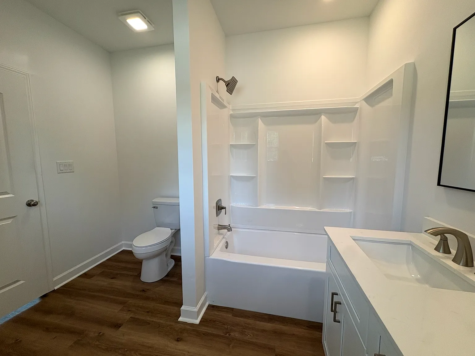 3 bed, 2.5 bath, 1300 sqft, $2,000 — Photo 4