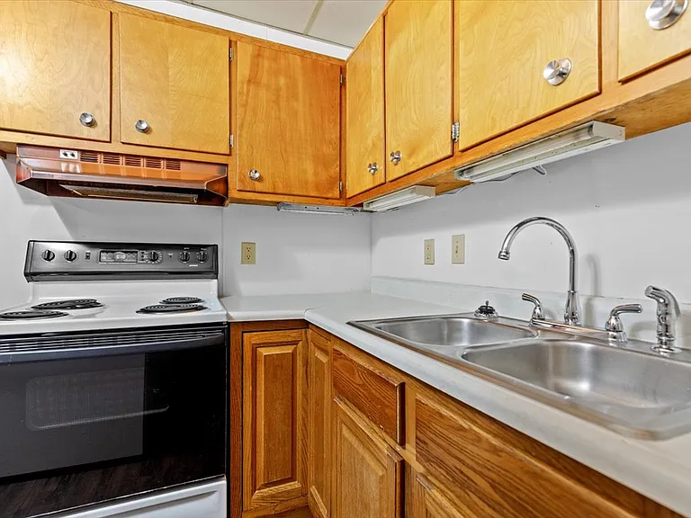 322 S Stewart Ave #3 — Photo 10