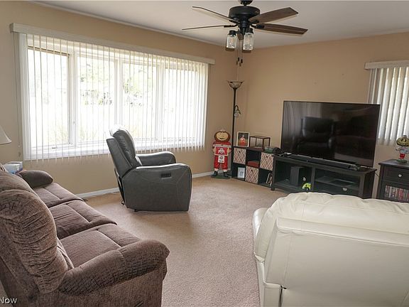 4th image of 3924 Brandomyne Ave