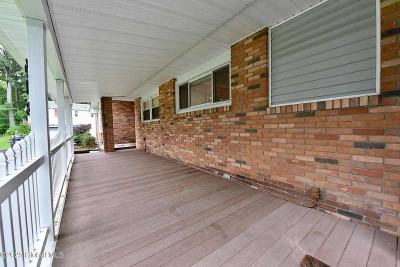 4th image of 618 Maywood Avenue
