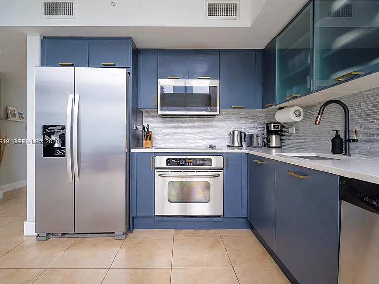 41 SE 5th St #2102 — Photo 10