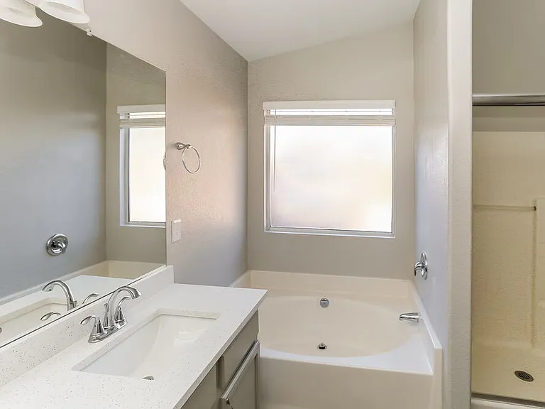 16104 W Jefferson St — Photo 11