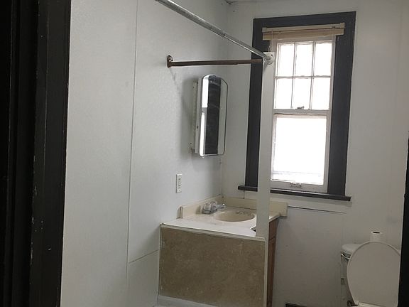 4th image of 723 N 22nd St