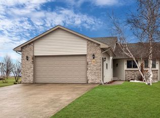 16 Line Dr, Morris, MN 56267