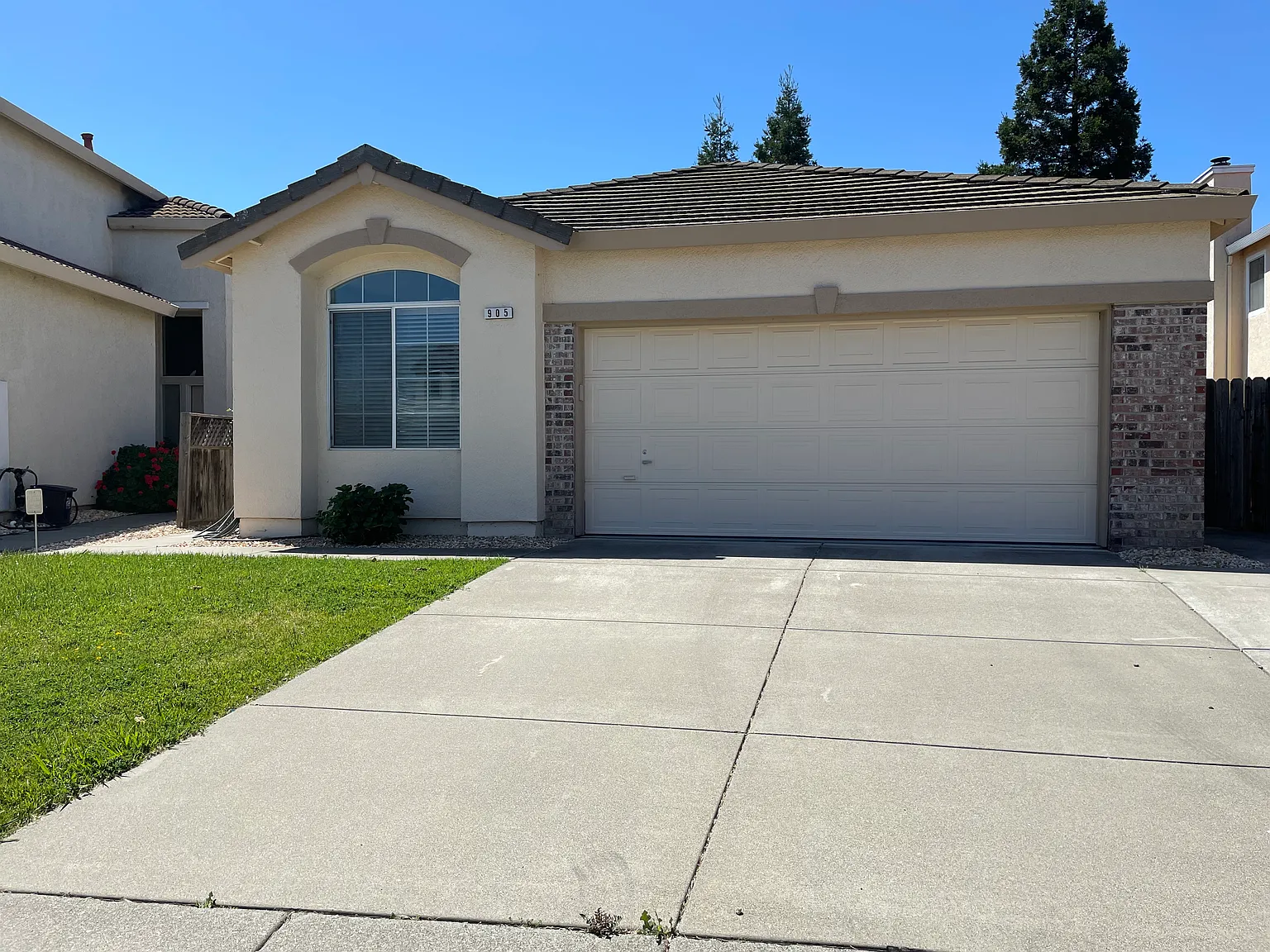 905 Sapphire Cir photo 1
