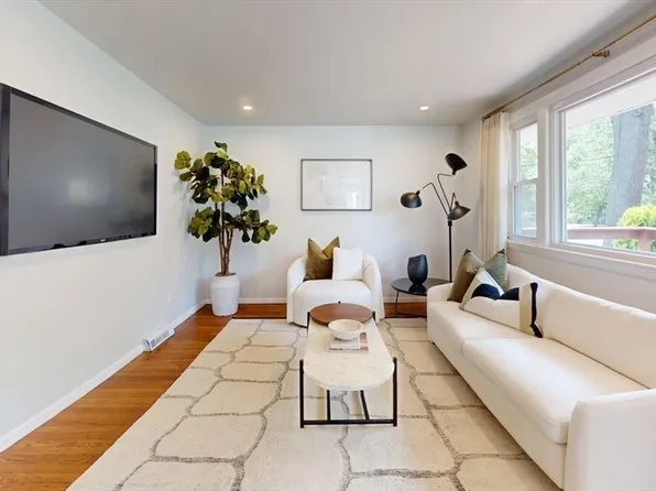 28 11th Ave, Brockton, MA 02302