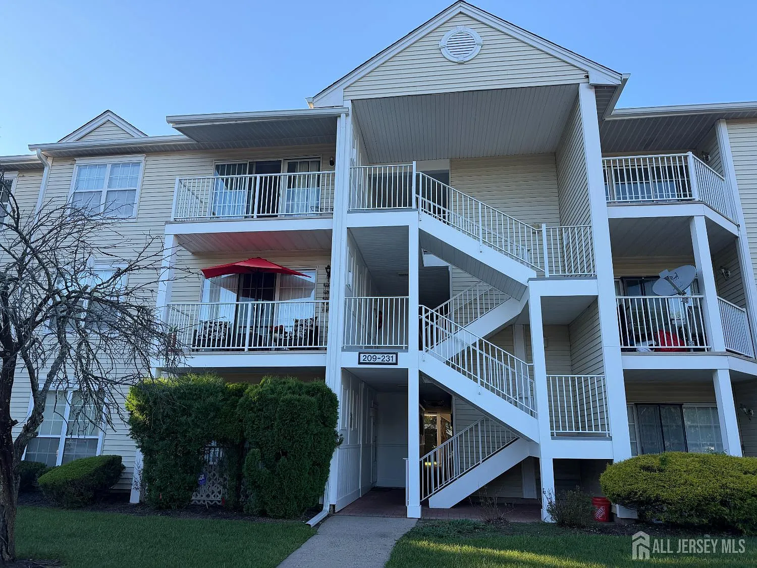 2 bed, 2.0 bath, $2,400 — Photo 2