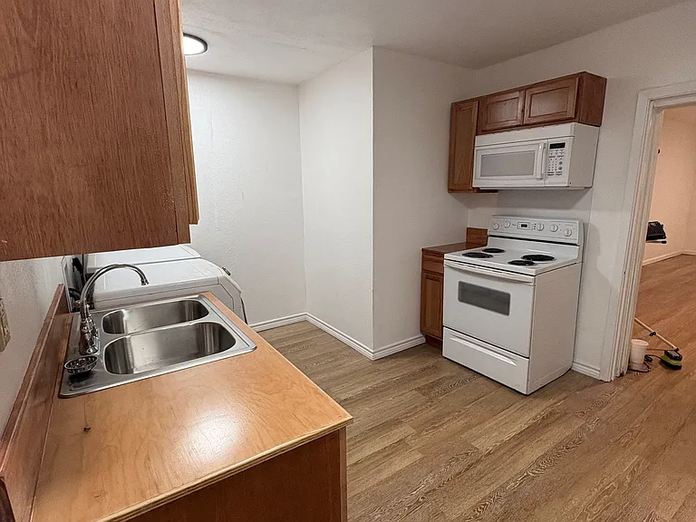 709 N Kaufman St #D — Photo 7