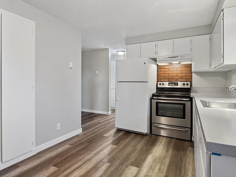 1374 SE Cedar St — Photo 3