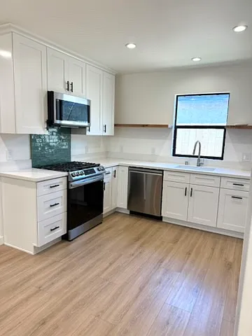 958 N Raymond Ave — Photo 4