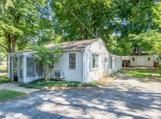 600 Woodglen Rd, Glen Gardner, NJ 08826