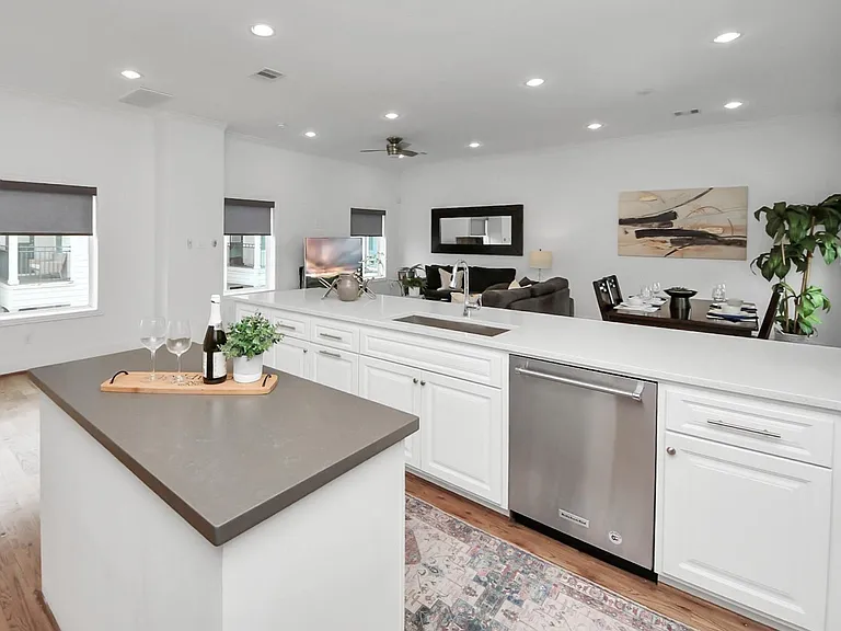 1628 W 24th St — Photo 15