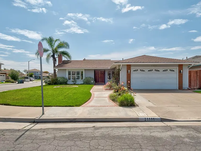 21111 Barbados Cir — Photo 47