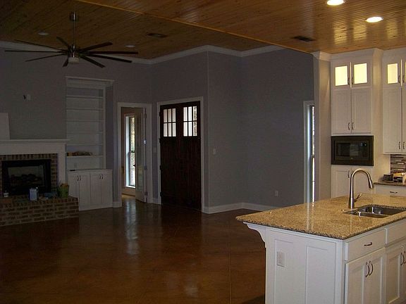 4th image of 190 Lakeside Dr