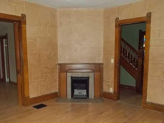 5th image of 404 Lincoln Ave