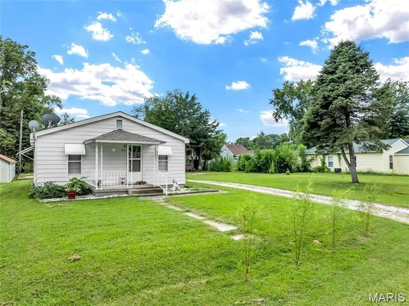430 Roosevelt Ave, Wood River, IL 62095