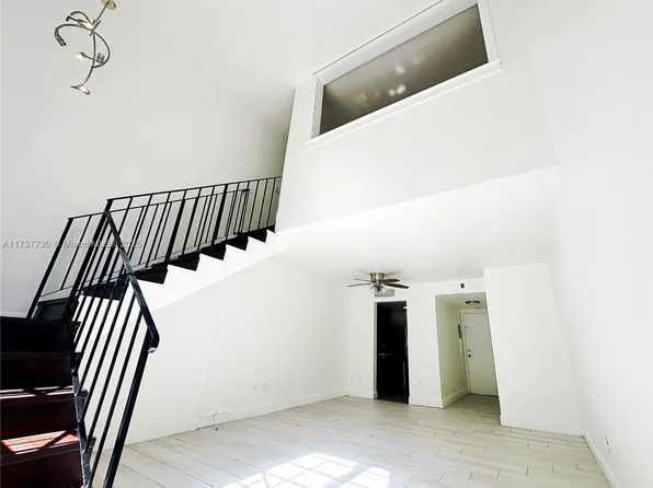 10901 SW 88th St APT 211, Miami, FL 33176