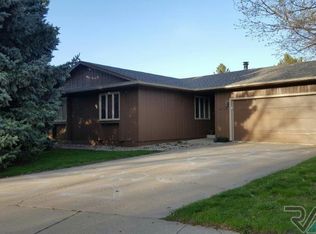 2208 S Devon Dr, Sioux Falls, SD 57106