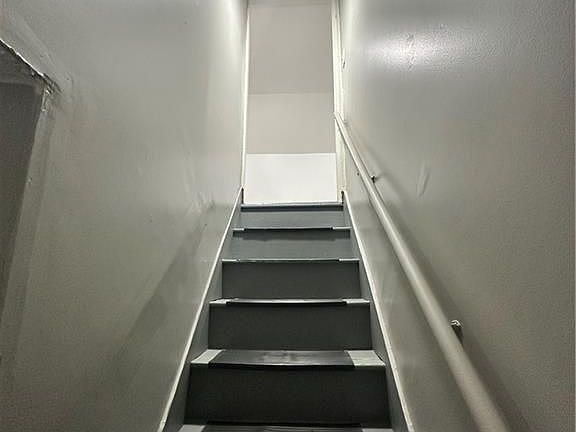 4th image of 147 Warren Ave