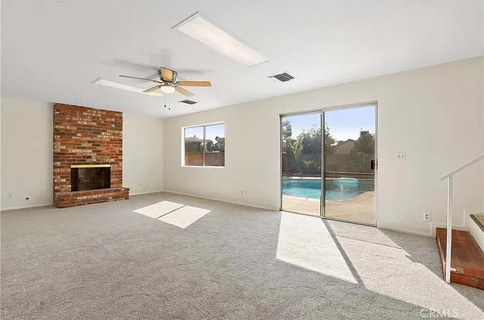 10025 Burnet Ave — Photo 15