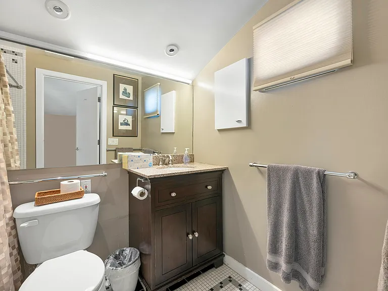 2552 Hyde St — Photo 20