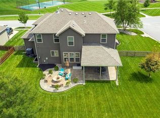 16440 S Summertree Ln, Olathe, KS 66062
