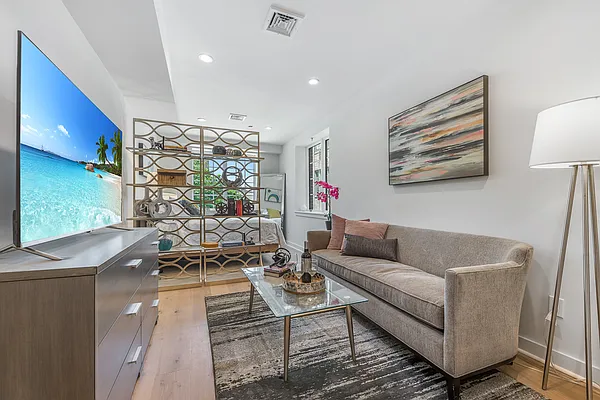 Sold by Amorelli Realty | media 3